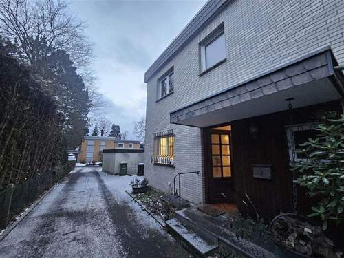 Haupteingang in ruhiger Seitenlage - 4 Zimmer Mehrfamilienhaus, Wohnhaus zum Kaufen in Bad Honnef