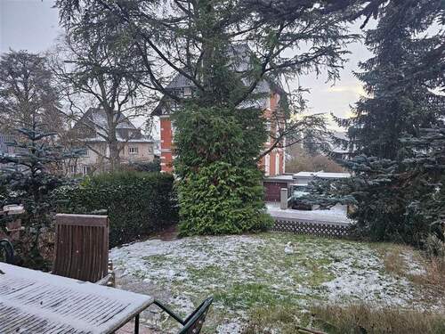 Blick in den Garten - 4 Zimmer Mehrfamilienhaus, Wohnhaus in Bad Honnef