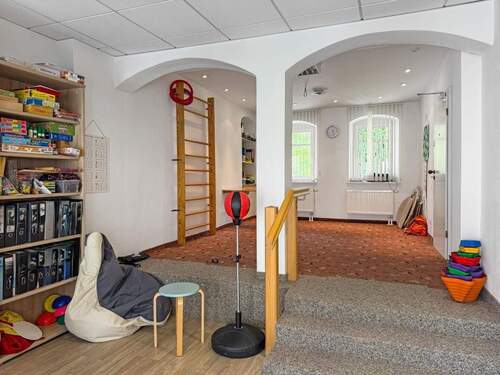 Gewerberäume - 7 Zimmer Mehrfamilienhaus, Wohnhaus in Leutenberg