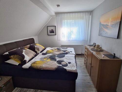 Schlafzimmer (OG) - 