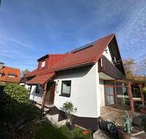 Charmantes Zweifamilienhaus, in begehrter, ruhiger Lage von Fürth Dambach