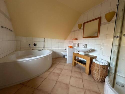 Helles Badezimmer im 1. OG - 