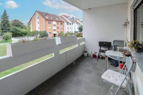 Loggia - Großzügige 4-Zimmer-Wohnung mit Loggia & Tiefgarage - keine Erbpacht, top Lage!