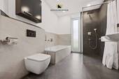 ...mit Wanne und Dusche... - 