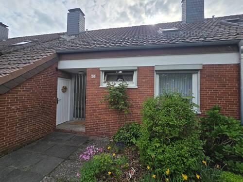  Vorderansicht - Reihenmittelhaus mit Potenzial im beliebten Wohngebiet 'Neues Land'! (AS-1020-80)