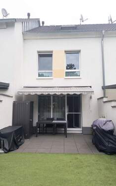 Ansicht vom Garten - Reihenhaus-Traum in Top-Lage mit Garten und Stellplätzen