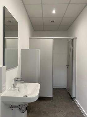 Fahrschule EG / Sanitäranlagen - 