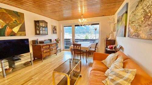 Wohnzimmer - 3 Zimmer Etagenwohnung zum Kaufen in Bad Reichenhall