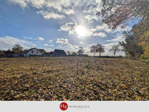 Grundstück kaufen in Lemwerder - H&T Immobilien - Wohnen am Wasser - viel Platz für Ihre Träume!