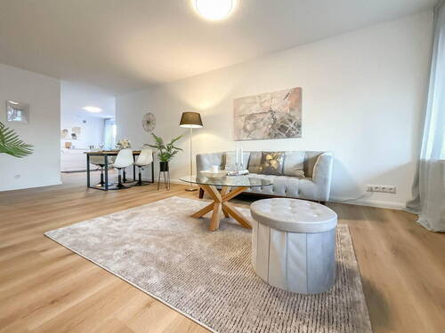 Wohnbereich - Frisch renoviert & bezugsfrei: Sonnige 3-Zimmer-Wohnung - provisionsfrei