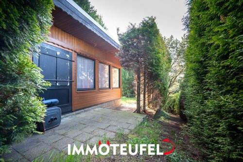 Hausansicht - Natur genießen am Stadtrand von Chemnitz - Freizeitgrundstück mit Bungalow, Gartenhaus und Ausblick