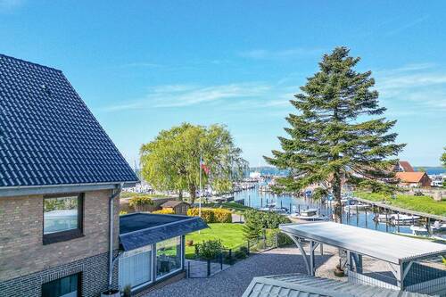 seitlicher Blick auf den Hafen - 1 Zimmer Mehrfamilienhaus, Wohnhaus in Langballig
