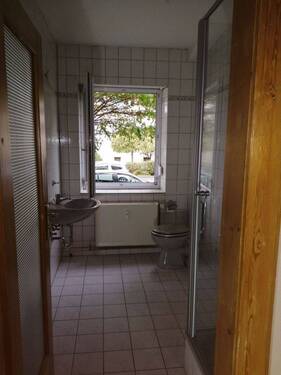 Bad mit großem Fenster - 