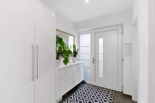 Entrèe - Einfamilienhaus mit 210,00 m&sup2; in Ludwigsfelde zum Kaufen