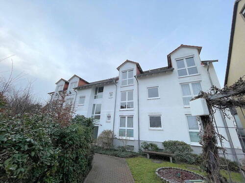 Hausansicht - Großzügige 4-Zimmer Wohnung in ruhiger Lage