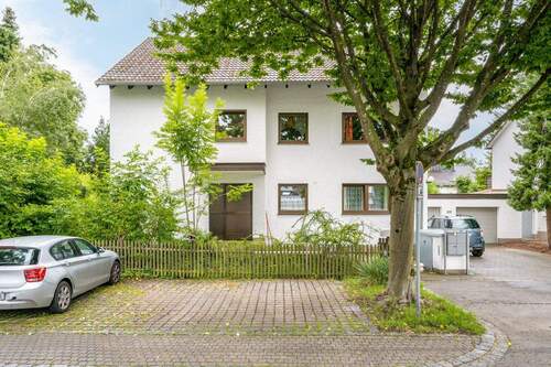 Frontansicht - 9 Zimmer Mehrfamilienhaus, Wohnhaus zum Kaufen in Gröbenzell