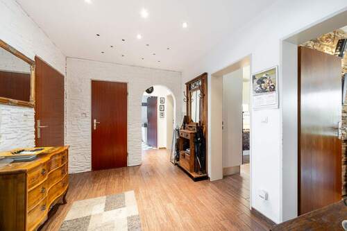 Diele - 9 Zimmer Mehrfamilienhaus, Wohnhaus in Gröbenzell