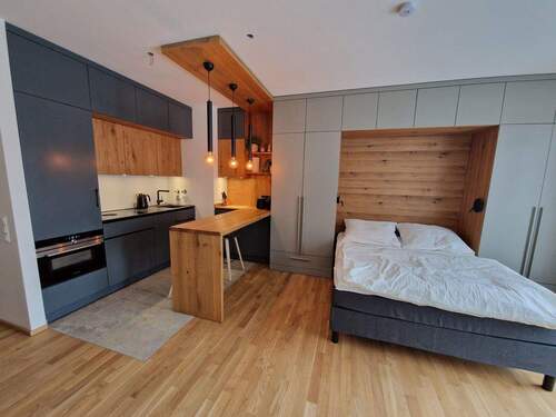 Einbauküche und Bett - Voll möbliert - Luxus-Wohnung in bester Lage direkt am Pasinger Bahnhof