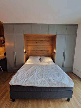 Gemütliches Boxspringbett - 1 Zimmer Etagenwohnung zur Miete in München