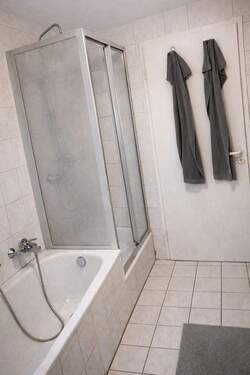 Dusche + Badewanne - 