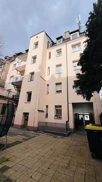Hofseite mit Balkonen - 3 Zimmer Mehrfamilienhaus, Wohnhaus zum Kaufen in Nürnberg
