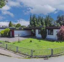 Stylischer und familiengerechter Flachdachbungalow in wunderbarer grüner und ruhiger Lage - Büdelsdorf