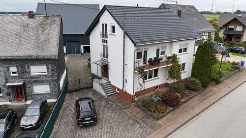 1.JPG - Großes 1–3-Familienhaus mit Scheune, Pool & 1.386 m² Grundstück