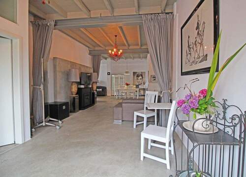 Eingangsbereich mit Blick in den Wohnbereich - 3 Zimmer Mehrfamilienhaus, Wohnhaus zum Kaufen in Rohlstorf