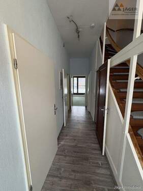 Flur Hochparterre - 8 Zimmer Mehrfamilienhaus, Wohnhaus zum Kaufen in Bremen