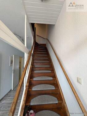 Holztreppe in das OG - 