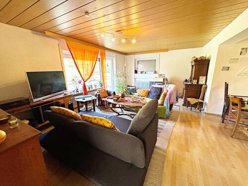 Wohn- Essbereich - Charmante 3-Zimmer-Wohnung mit Terrasse, Balkon und Garage