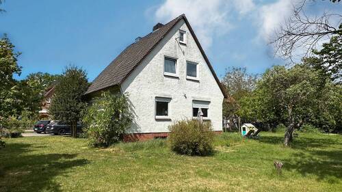 Seitenansicht mit Terrasse - 4 Zimmer Einfamilienhaus in Faßberg / Müden (Örtze)
