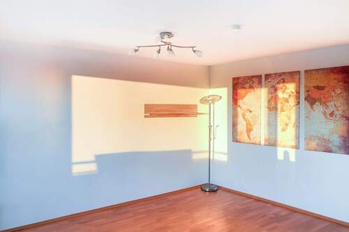 Wohnzimmer - Etagenwohnung mit 76,50 m² in Karlsfeld zum Kaufen