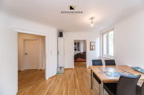 Küche mit Blick Richtung Flur und Wohnzimmer - 