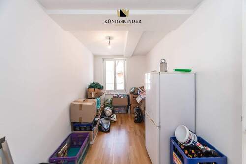 Kinderzimmer/ Büro - 