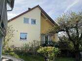 Westseite mit Terrasse - Einfamilienhaus mit 170,00 m&sup2; in Esslingen zum Kaufen