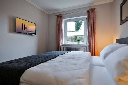 Selbstverständlich mit eigenem Fernseher - 