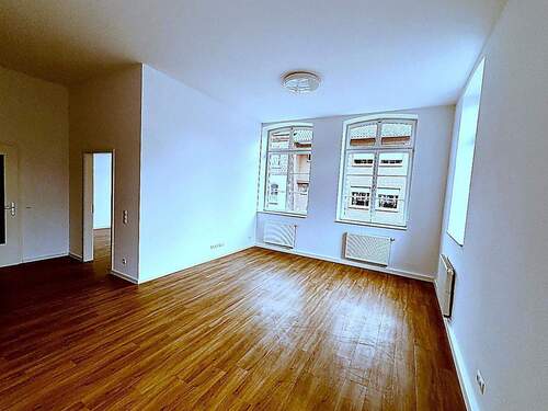 Blick Richtung Wohnzimmer - 2 Zimmer Etagenwohnung zur Miete in Bergheim