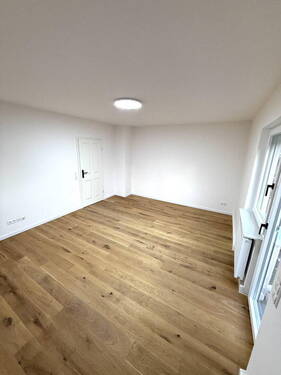 Wohnzimmer unmöbliert - 3 Zimmer Etagenwohnung in Kornwestheim