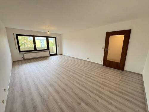 Wohnzimmer - Großzügige 3-Zimmer-Wohnung in Stein mit Loggia und Stellplatz