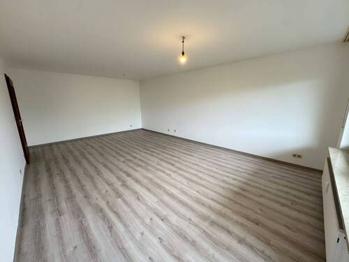 Wohnzimmer - 3 Zimmer Etagenwohnung zum Kaufen in Stein
