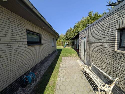 Seitenansicht - Bungalow mit 152,00 m² in Wathlingen zum Kaufen