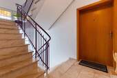 Treppenhaus_Wohnungstüre - 