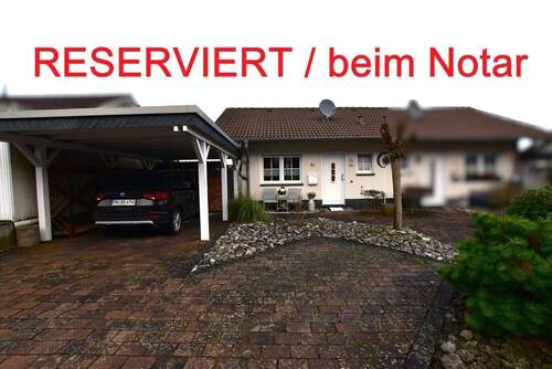 Hausfront - reserviert.JPG - Einziehen und Wohlfühlen in fantastischer Lage