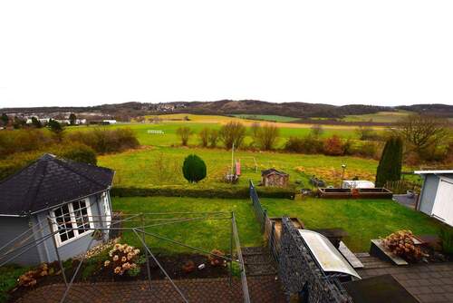 Herrlicher Weitblick vom Wohnbereich ins Hönnetal.JPG - 