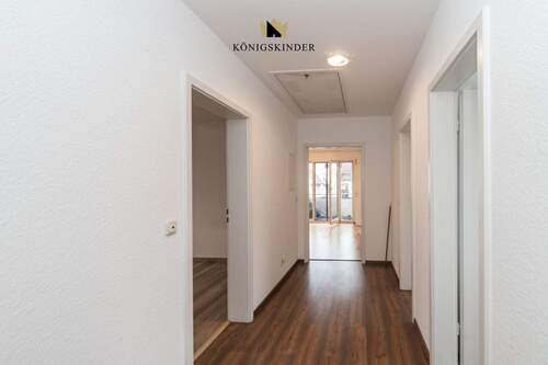 Flur und Dachbodenzugang - 