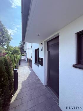 Eingang - 5 Zimmer Doppelhaushälfte zur Miete in München