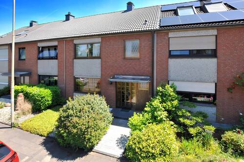 Hausansicht - Gepflegtes Einfamilienhaus in guter Wohnlage