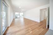 Wohn,- Esszimmer Blick Richtung Terrasse - 