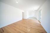 Wohn,- Esszimmer Blick Richtung Küche - 